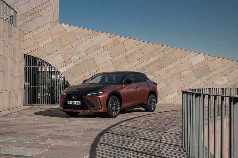 Lexus RZ 450e (2023) statisch, vooraanzicht