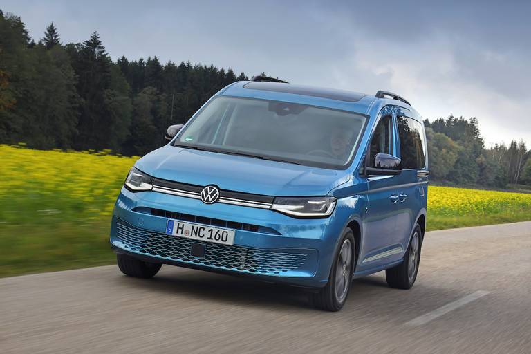 AS24 Volkswagen Caddy 2021 rijdend voor