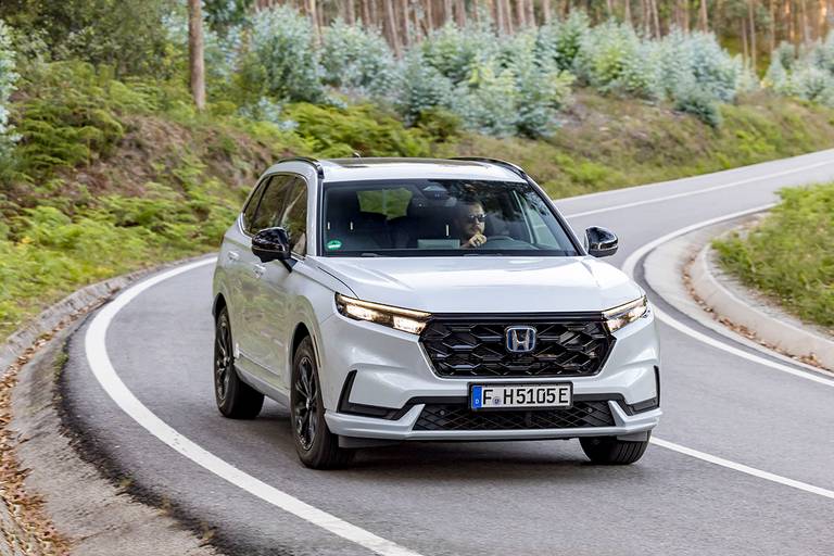 Honda CR-V (2023) dynamic, front view