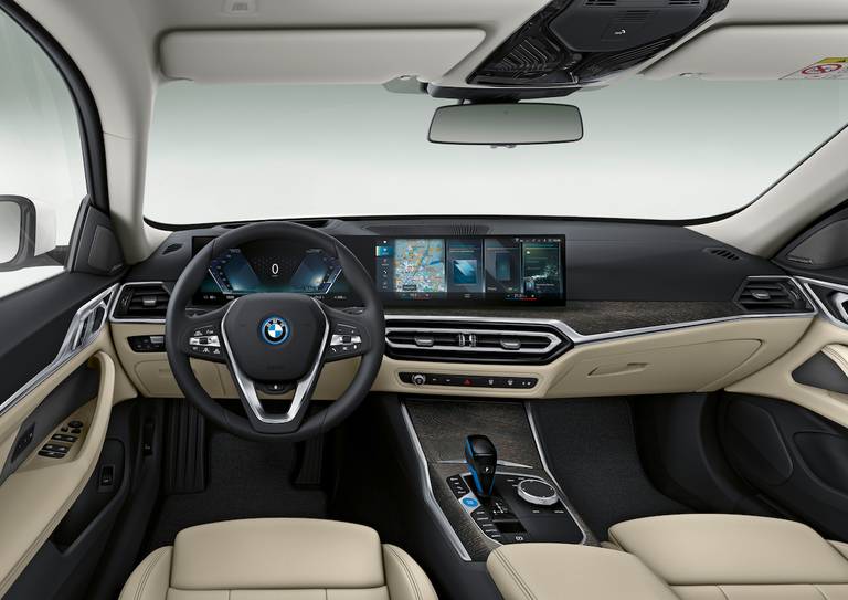 BMW i4 (2023) dashboard