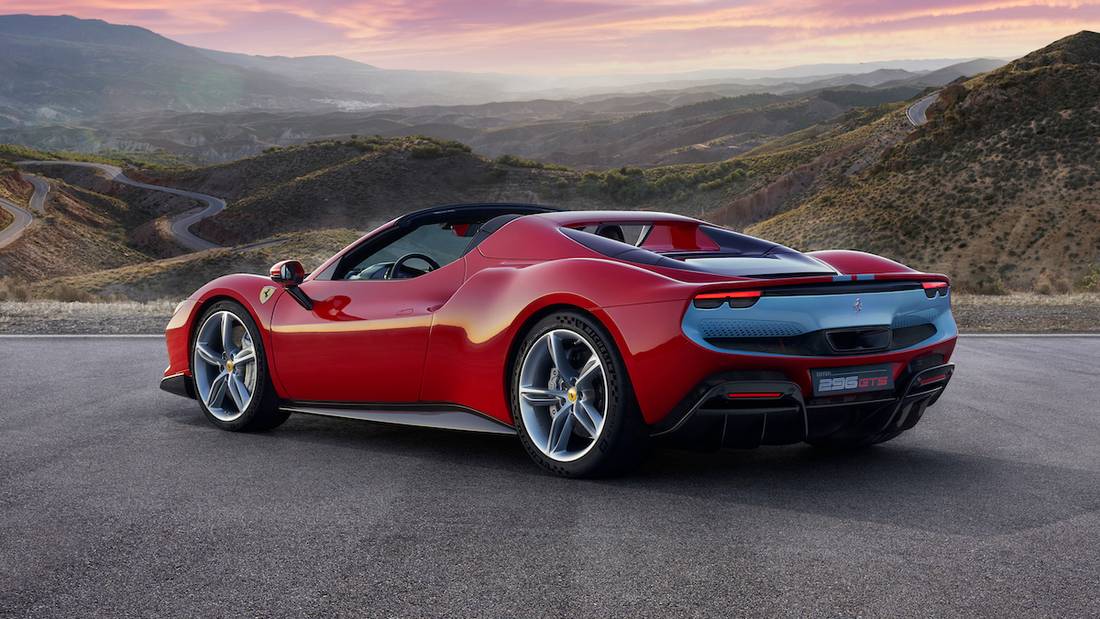 Ferrari 296 GTS (2022) statisch, achteraanzicht
