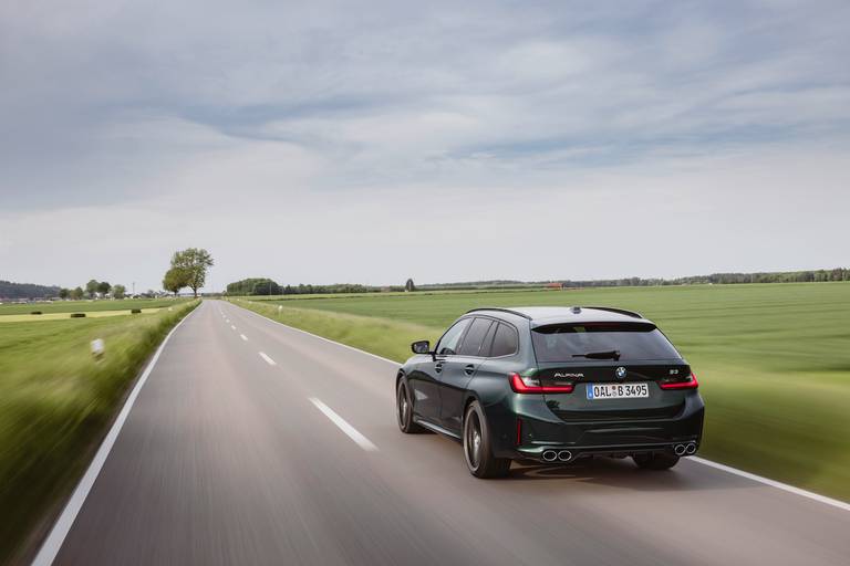 Alpina B3 Touring (2023) dynamic, rear view