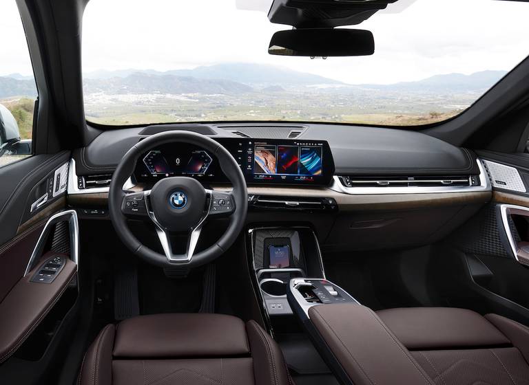 BMW iX1 (2023) dashboard