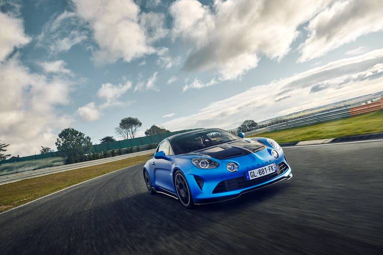 Alpine A110 R (2023) rijdend, vooraanzicht