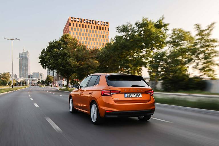 AS24 Skoda Fabia 2021 rijdend achter