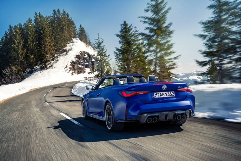 AS24 BMW M4 Cabrio 2021 rijdend achter