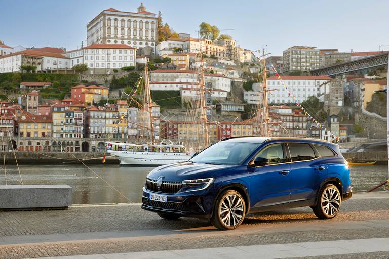 Renault Espace (2023) static, front view