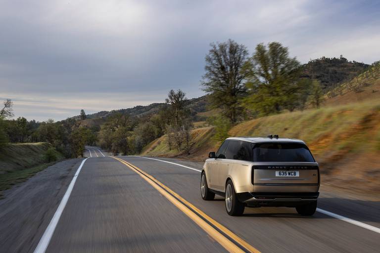 Range Rover P510e (2023) dynamic, rear view