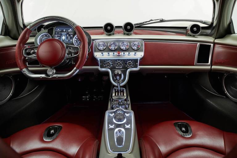 Pagani Utopia (2022) interieur