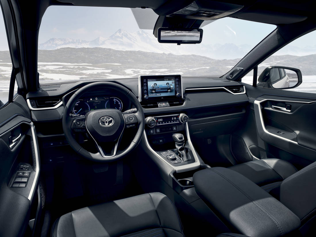 2019-toyota-rav4-int-01-721914