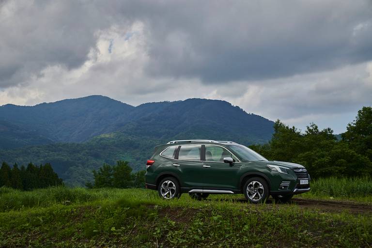 Subaru Forester e-Boxer (2022) statisch, vooraanzicht 2