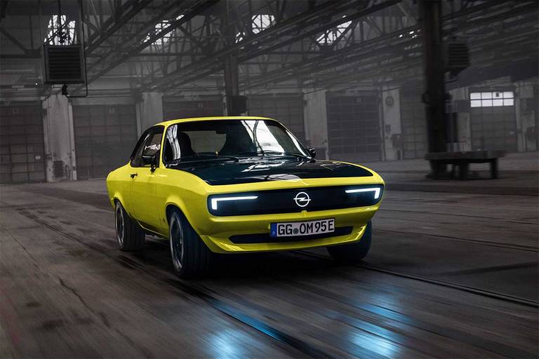 Opel Manta GSe ElektroMod 2021 rijdend voor
