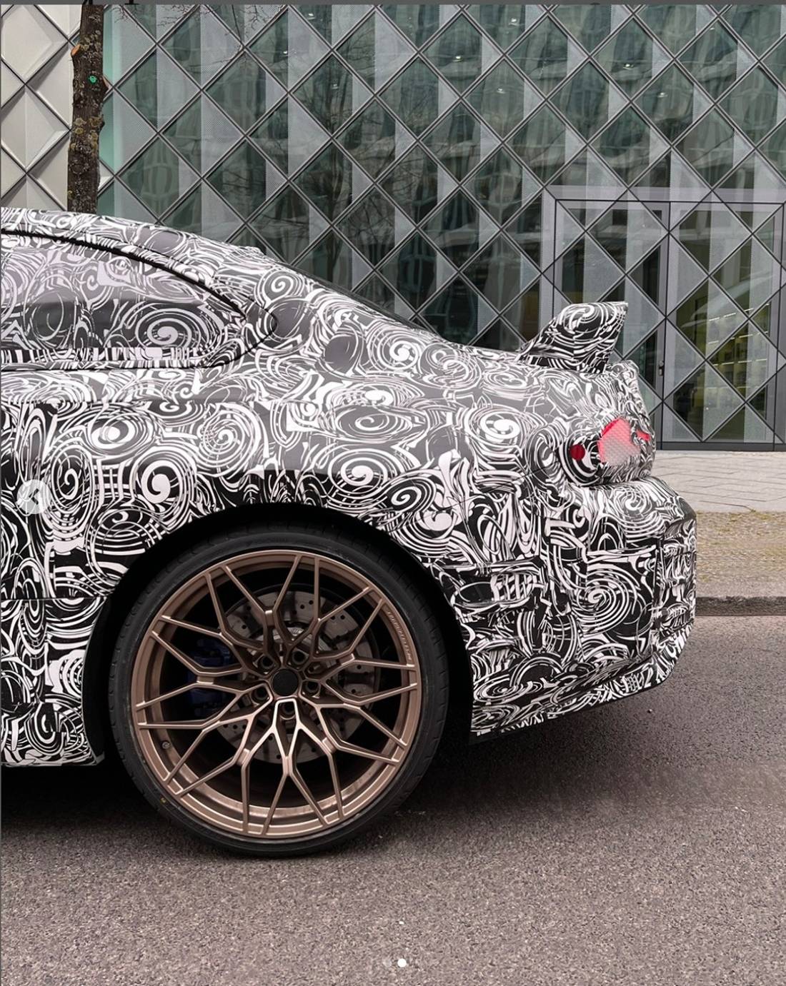 BMW M2 teaser (2022) spoiler