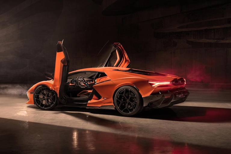 Lamborghini Revuelto (2023) statisch, achteraanzicht