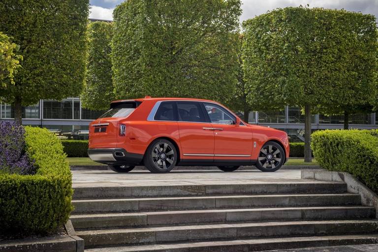 Rolls-Royce Cullinan Flux Orange 2022