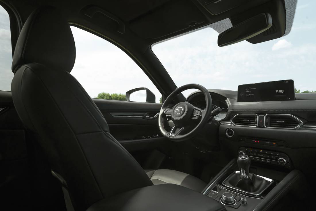 Mazda CX-5 (2022) dashboard