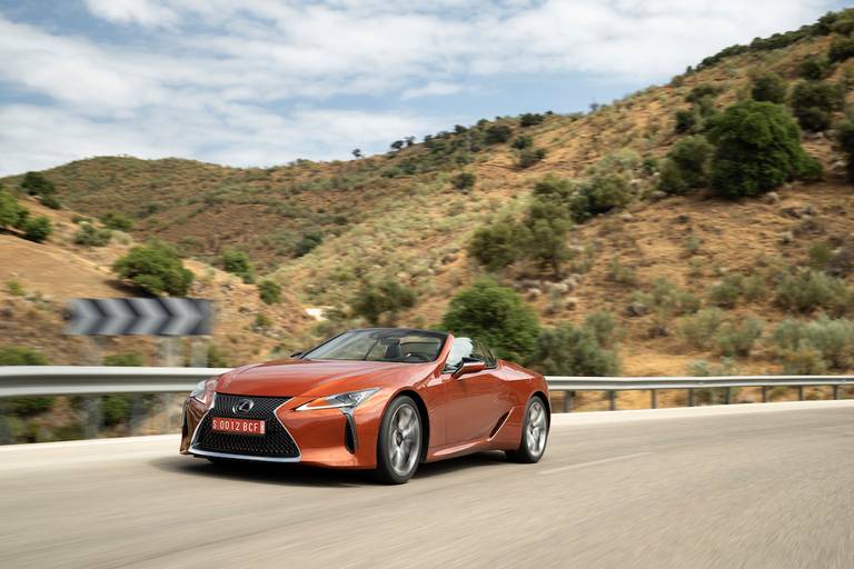 AS24 Lexus LC 500 Convertible 2021 rijdend voor