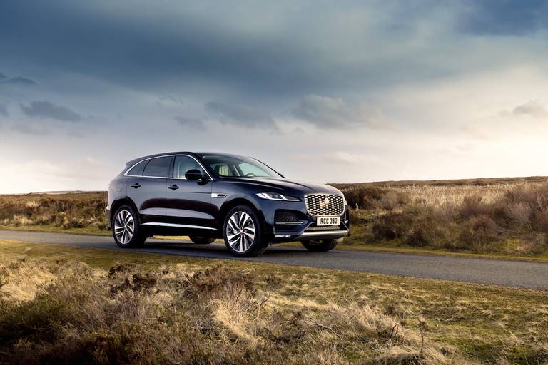 Jaguar F-Pace P400e (2023) static, front view