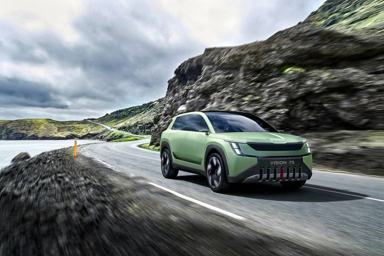 Skoda Vision 7S (2022) rijdend, vooraanzicht