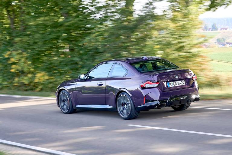 AS24 BMW 2 Reeks Coupé 2021 rijdend achter