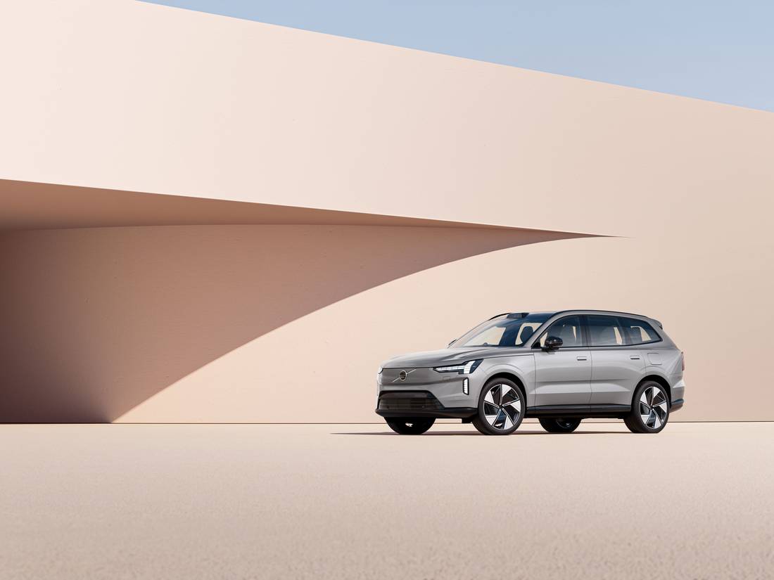 305740_Volvo_EX90