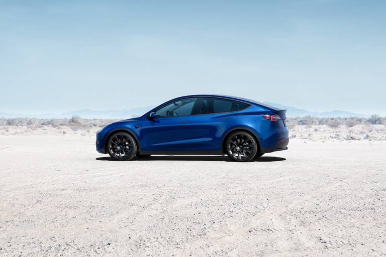 Tesla Model Y Long Range (2022) statisch, profiel