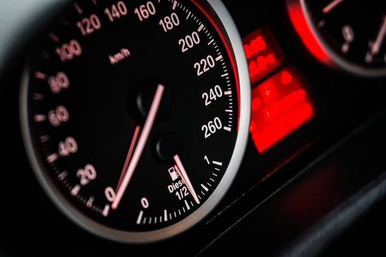 Voilà pourquoi votre compteur indique une vitesse maximale si