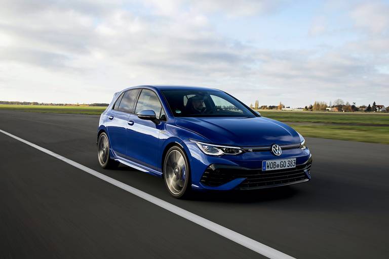 AS24 VW Golf R 2021 rijdend voor