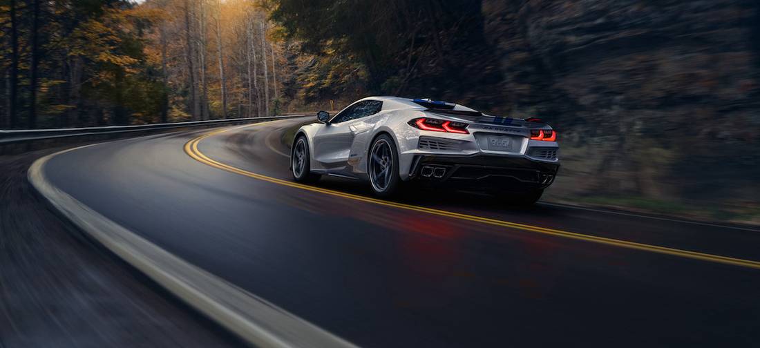 Chevrolet Corvette E-Ray (2023) banner