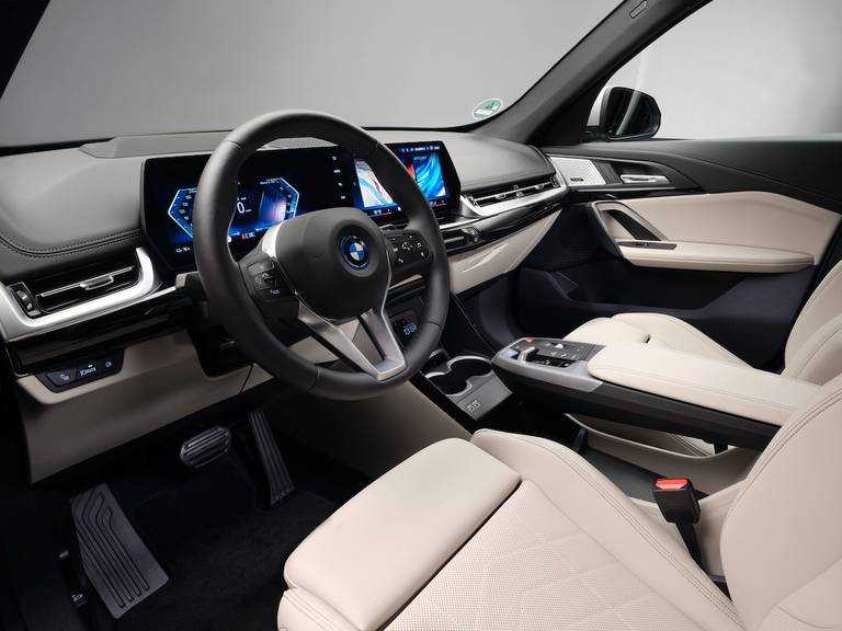 BMW iX1 (2023) interior