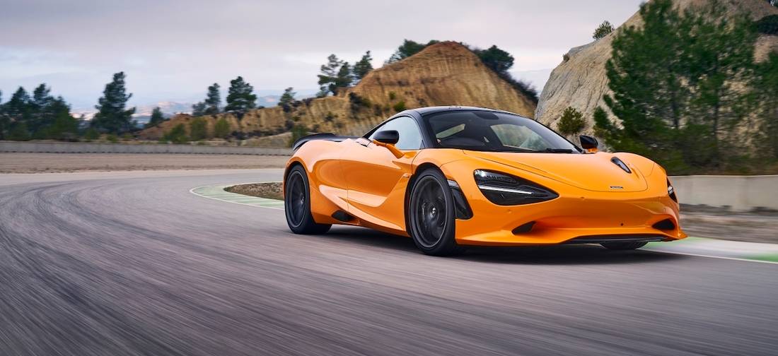 McLaren 750S (2023) banner