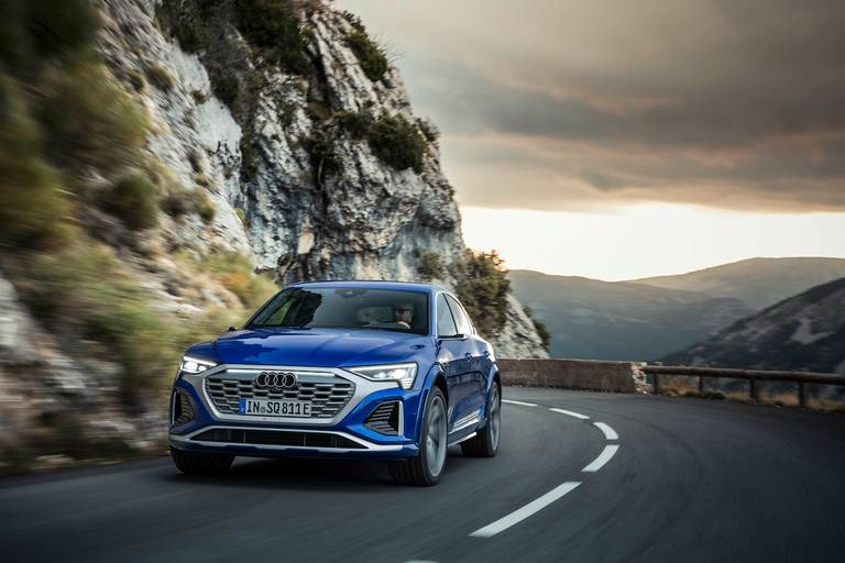 Audi Q8 E-Tron (2022) rijdend, vooraanzicht