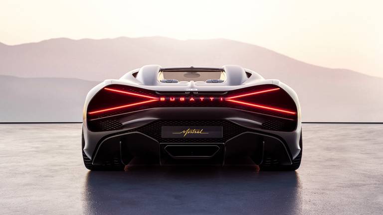 Bugatti Mistral (2022) statisch, achteraanzicht