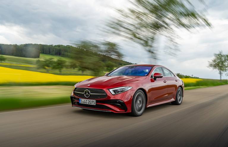 Mercedes CLS (2022) rijdend, vooraanzicht