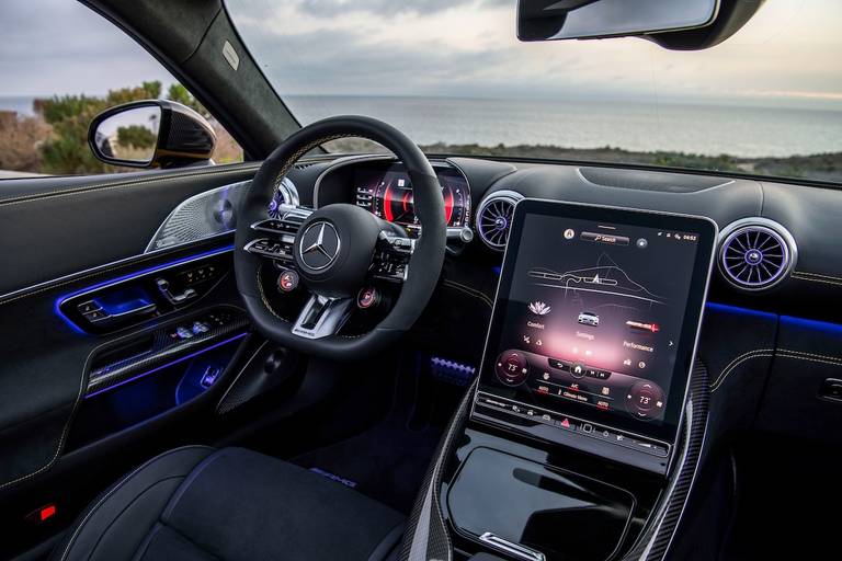 Mercedes-AMG SL 63 (2023) dashboard