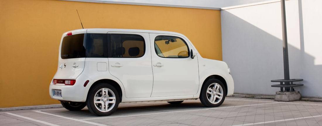 nissan-cube-back