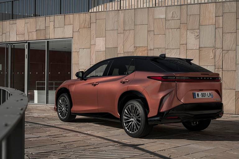 Lexus RZ 450e (2023) statisch, achteraanzicht