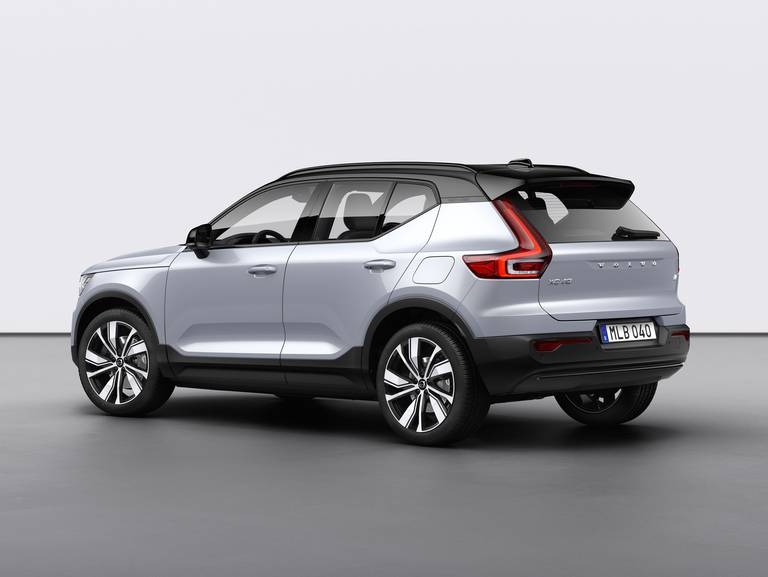 259193 Volvo XC40 Recharge P8 AWD in Glacier Silver