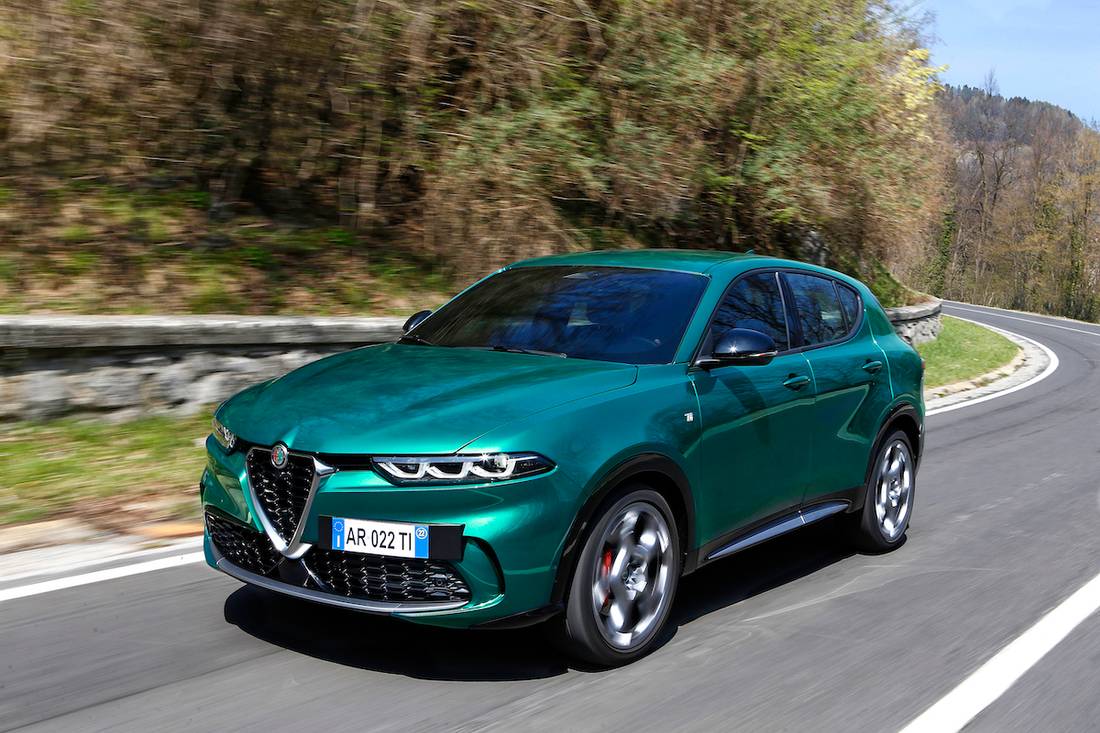 Alfa Romeo Tonale (2022) rijdend, vooraanzicht