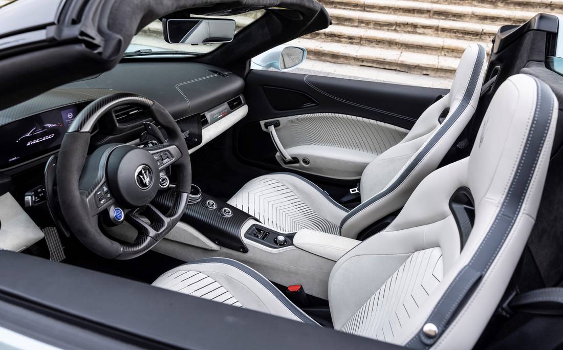 20238-MaseratiMC20CieloAcquamarina