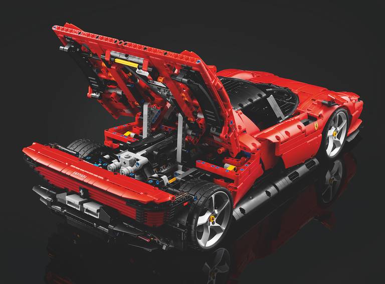 Lego Technic Ferrari Daytona SP3 (2022) statisch, achteraanzicht