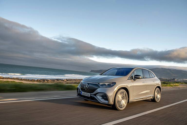 Mercedes EQE SUV (2023) dynamic, front view