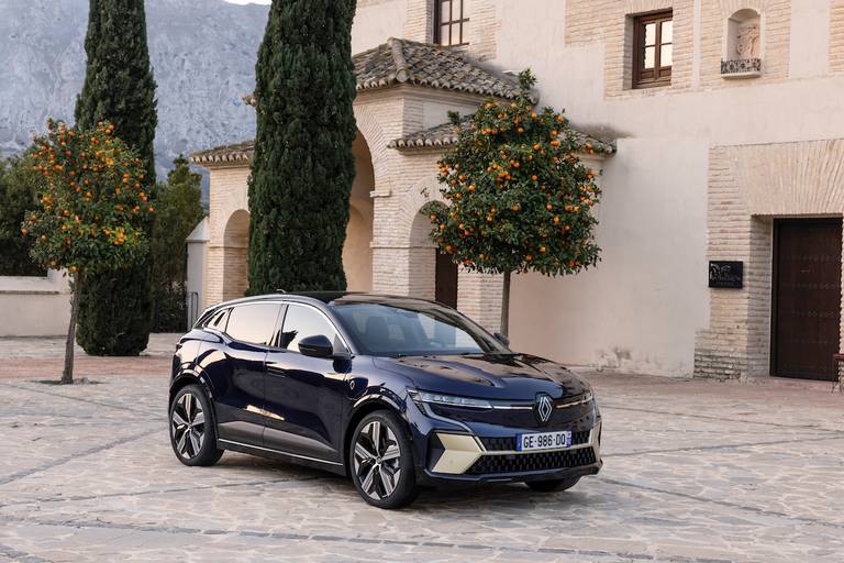 Renault Mégane E-Tech (2023) static, front view