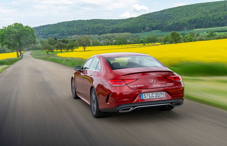 Mercedes CLS (2022) rijdend, achteraanzicht