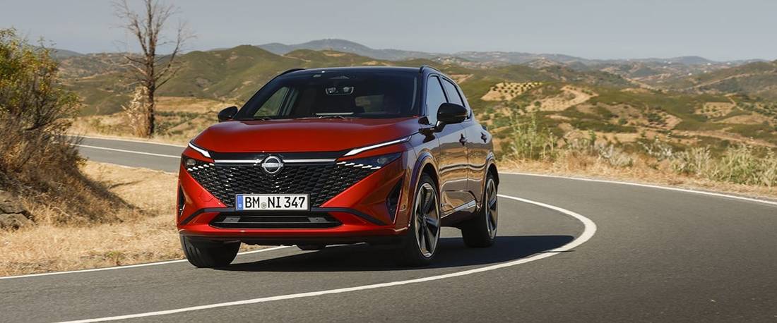 1INTRO. New refreshed Qashqai 2024 in fuji sunset color driving on the road in Faro, Portugal-min