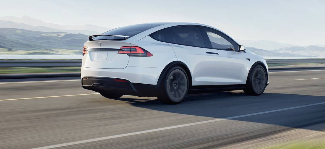 Tesla Model X Plaid (2023) banner