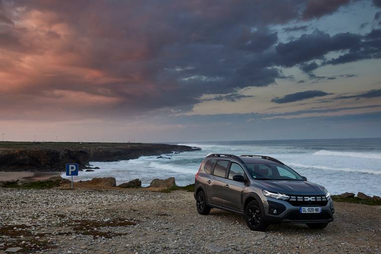 Dacia Jogger Hybrid (2023) statisch, vooraanzicht