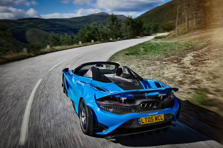 AS24 McLaren 765LT Spider 2021 rijdend achter