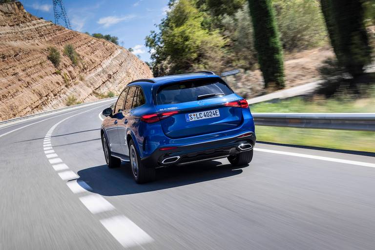 Mercedes GLC 400 e (2023) dynamic, rear view