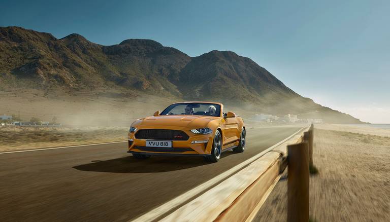 Ford Mustang CS (2022) rijdend, vooraanzicht